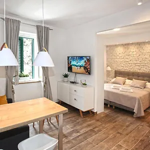 Tessera , Split Kroatië